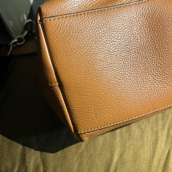 Kate Spade Hobo Shoulder Bag, tan leather w/gold accents. Great Condition - Picture 7 of 12